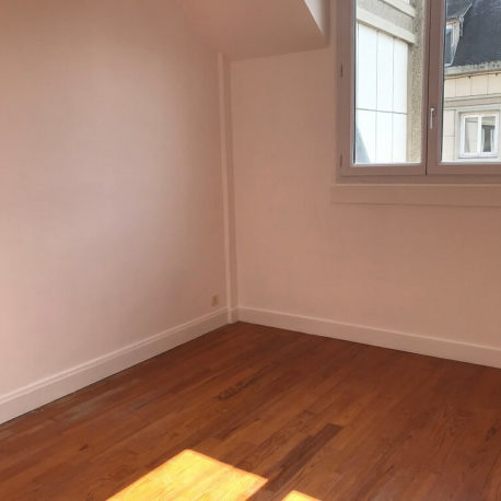 Chambre – appartement F2 refait à neuf – Elbeuf – ST Immobilier Elbeuf