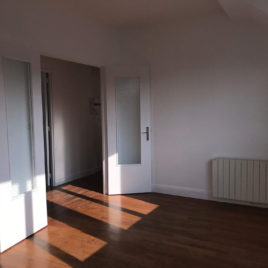 Salle de séjour-salon- appartement F2 refait à neuf - Elbeuf - ST Immobilier Elbeuf